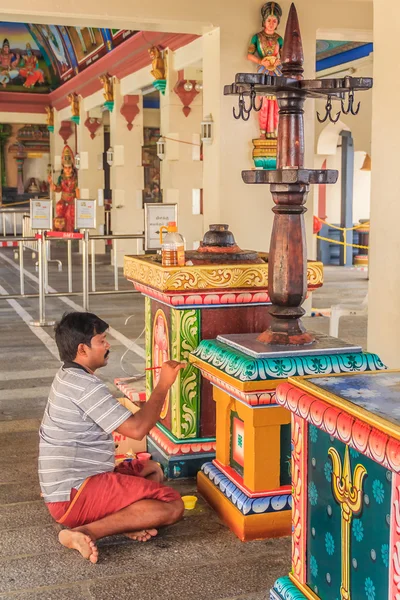 Sri Mariamman hindu temple artist — Stock Photo, Image