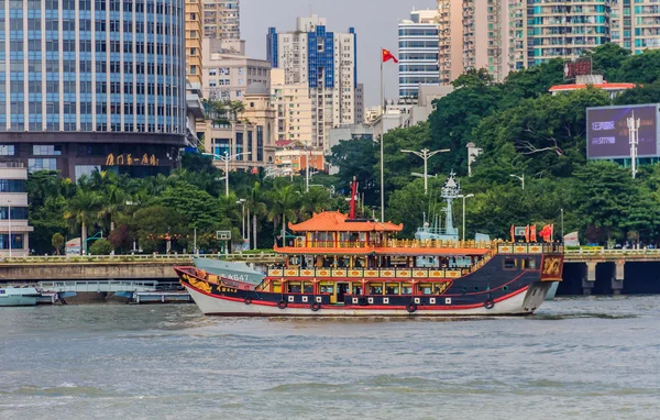 Traditional Chinese boat — Stock Photo, Image