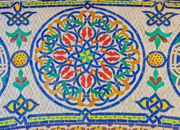 Mozaika wokół bramy do Pałacu Królewskiego w Maroko — Zdjęcie stockowe