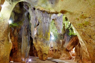 Benidoleig Cueva Calaveras mağara Alicante