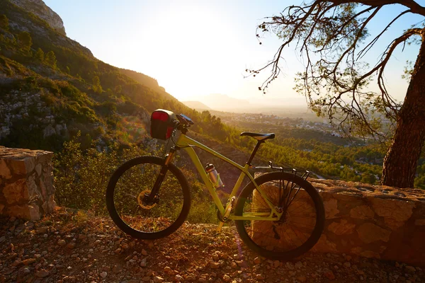 Montanha bicicleta MTB pôr do sol em Denia em Montgo — Fotografia de Stock