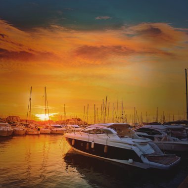 Marina deniz araçları Akdeniz İspanya Denia günbatımı