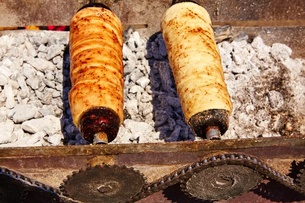 Rolled bakery meat rolls in charcoal — Stock Photo, Image