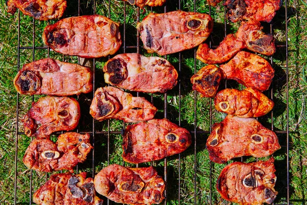 Mięso jagnięce z grilla w barze b sygnalizacji z Hiszpanii — Zdjęcie stockowe
