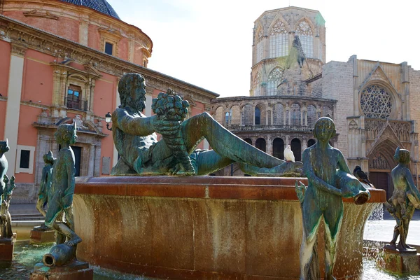 Valencia Plaza de la Virgen sq och Neptune statue — Stockfoto