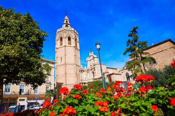 Kathedraal van Valencia en de Miguelete toren Micalet — Stockfoto