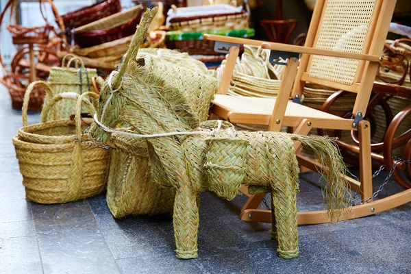 Valencia esparto alfa handcraft baskets and horse — Stock Photo, Image