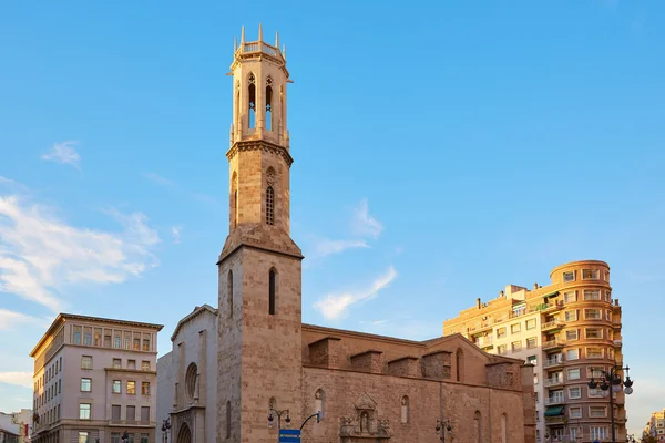 Valencia Xàtiva street och Sant Agusti kyrkliga sq — Stockfoto