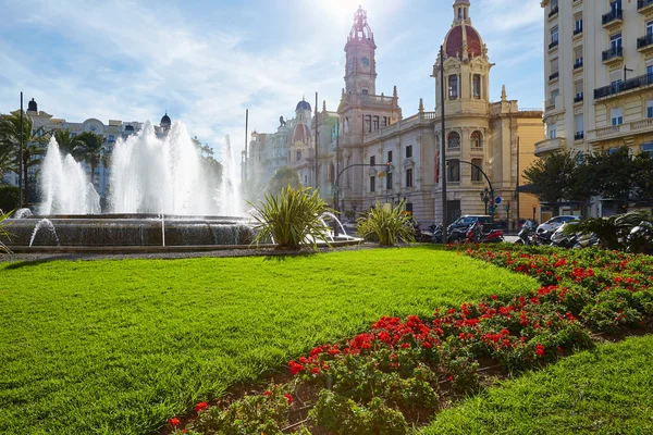 Valencia şehir Ayuntamiento kare Plaza çeşme — Stok fotoğraf