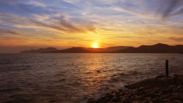 イビサ キャップ デ ファルコ ビーチの夕日とバレアレス諸島で Es Vedra — ストック動画