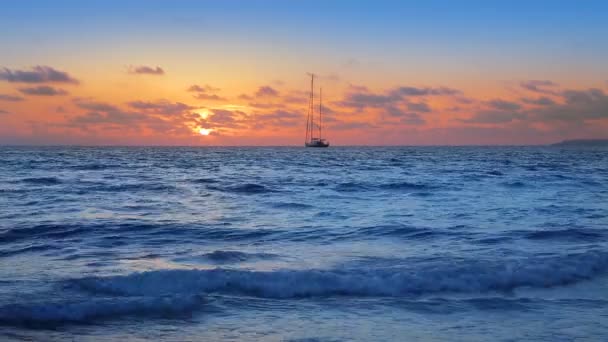 Majorque es tendance coucher de soleil sur la plage à Majorque aux îles Baléares — Video