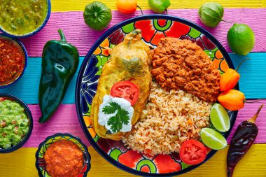 Relleno chili peynir ile doldurulmuş biber