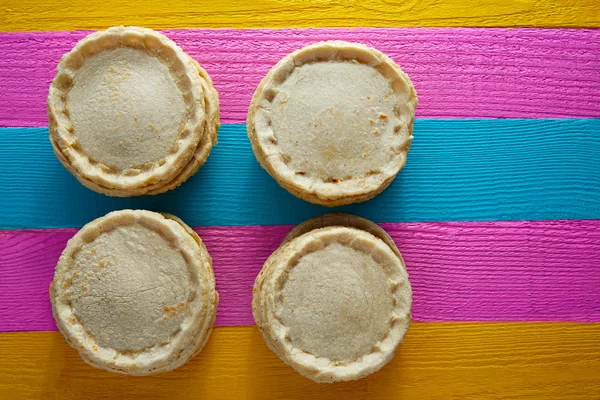 Sopes handgemachte mexikanische traditionelle Lebensmittel — Stockfoto