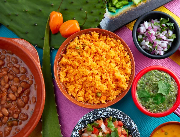 Mexican yellow rice with chilis and frijoles — Stock Photo, Image