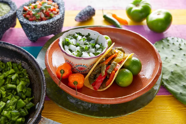 Nopal taco mexické jídlo s chilli papričkou — Stock fotografie