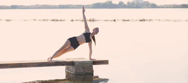 Pilates jóga cvičení cvičení venkovní — Stock fotografie