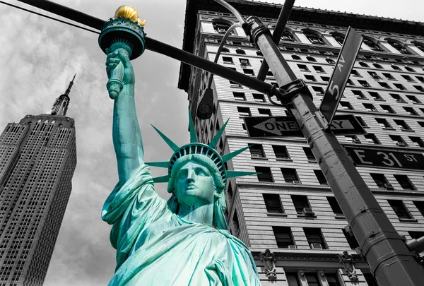 自由の彫像、エンパイア ・ ステート ニューヨーク — ストック写真