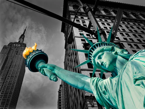 Statua wolności i Empire State New York — Zdjęcie stockowe