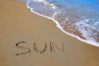 İş bir plaj kuma yazılı güneş büyü
