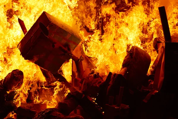 Fallas populares fest quemando figuras de dibujos animados — Foto de Stock