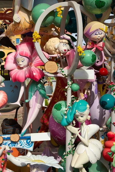 Fallas fest popularne figury będzie palić się w 19 marca — Zdjęcie stockowe