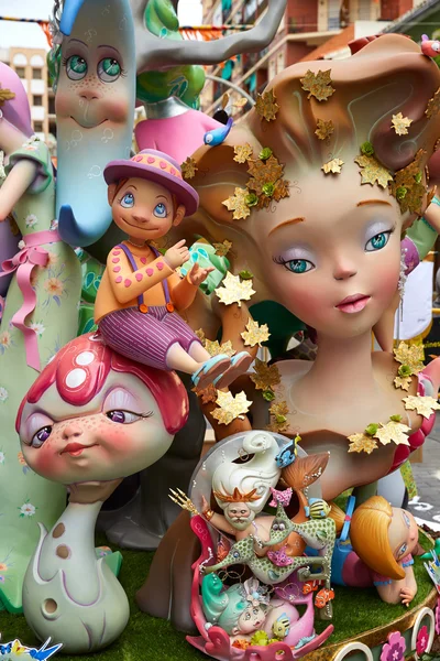 Fallas fest figuras populares se quemarán en marzo 19 — Foto de Stock