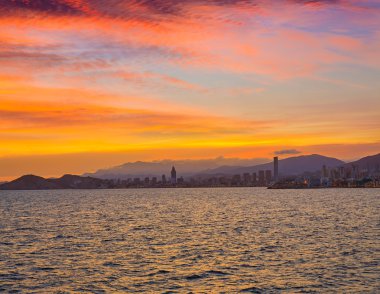 Benidorm manzarası Alicante günbatımı Plajı'nda