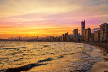 Benidorm manzarası Alicante günbatımı Plajı'nda