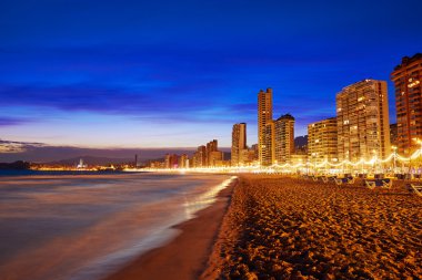 Benidorm manzarası Alicante günbatımı Plajı'nda
