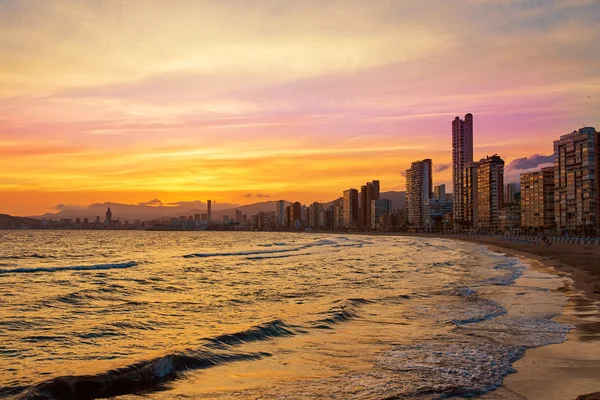 Benidorm skyline am sonnenuntergang strand in alicante — Stockfoto