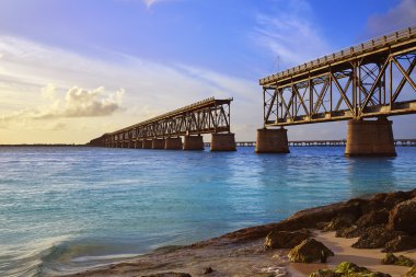 Florida Keys eski köprü günbatımında Bahia Honda