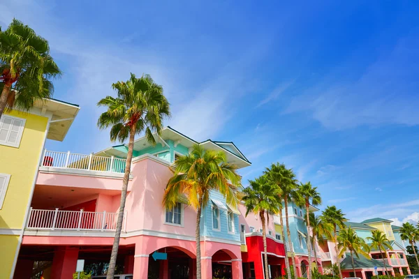 Florida Fort Myers fachadas coloridas palmeras — Foto de Stock