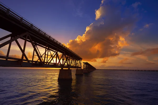 Florida Keys старый закат моста в Bahia Honda — стоковое фото