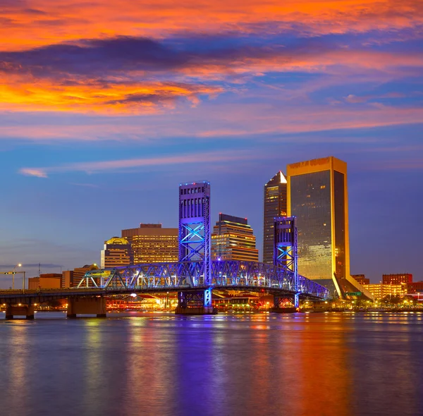 Jacksonville skyline pôr do sol rio na Flórida — Fotografia de Stock