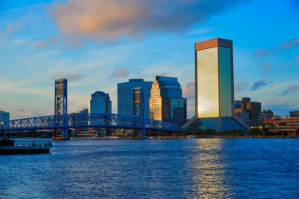 Jacksonville skyline noche en Florida EE.UU. — Foto de Stock