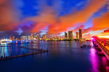Miami şehir manzarası günbatımı Florida bize