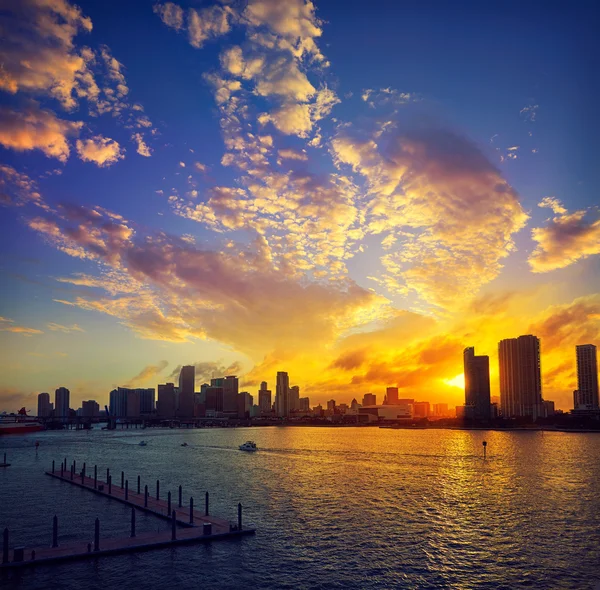 Miami centro skyline pôr do sol Florida EUA — Fotografia de Stock