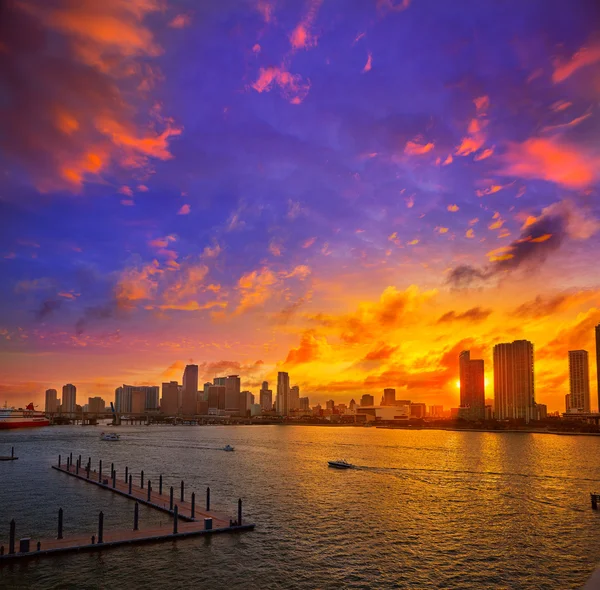 Miami skyline centro atardecer Florida US —  Fotos de Stock