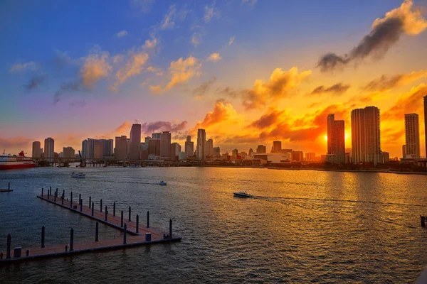 Miami belvárosában skyline naplemente, Florida minket — Stock Fotó