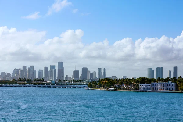 Miami downtown dimmigt skyline Miami Beach — Stockfoto