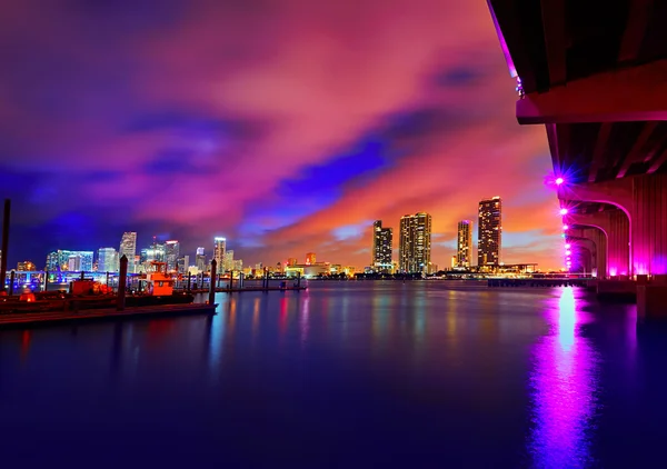 Miami centro skyline pôr do sol Florida EUA — Fotografia de Stock