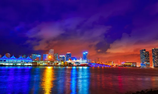 Miami centro skyline tramonto Florida IT — Foto Stock