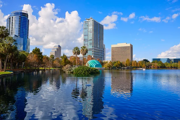 Orlando skyline fom lake Eola Florida nas — Zdjęcie stockowe