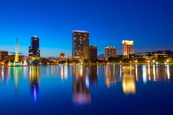 Zachód słońca skyline Orlando lake Eola Florida nas — Zdjęcie stockowe