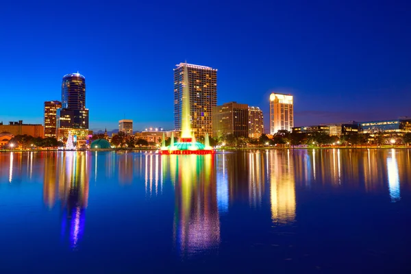 Orlando horizonte pôr do sol no lago Eola Florida PT — Fotografia de Stock