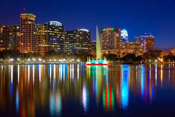 Orlando horizonte pôr do sol no lago Eola Florida PT — Fotografia de Stock