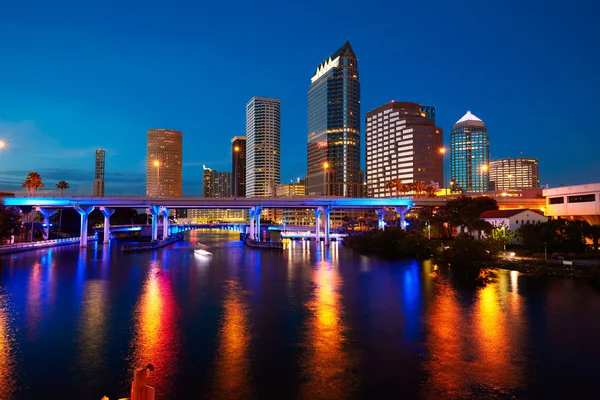 Tampa na Florydzie panoramę miasta o zachodzie słońca w nas — Zdjęcie stockowe