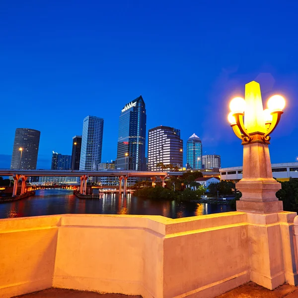 Florida Tampa skyline al atardecer en EE.UU. — Foto de Stock