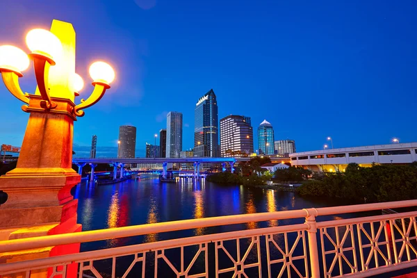 Floride Tampa skyline au coucher du soleil aux États-Unis — Photo