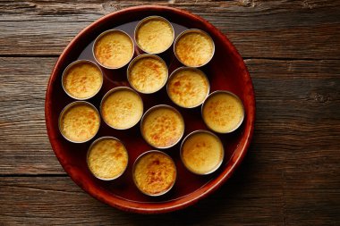 Muhallebi krem karamel Flan tatlı bain marie